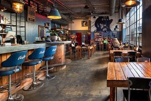 Bar und Frühstücksraum