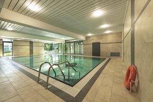 neu saniertes Hallenbad