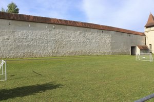 Fußball vor der pittoresken Stadtmauer Pressmind Bild-ID : 3978728