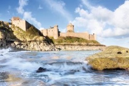 Klassenfahrt Bretagne: Küstenwanderung zur Festung am Cap Fréhel