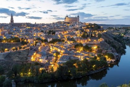 Blick auf Toledo bei Abenddämmerung