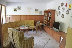 Eingangsbereich mit TV, DVD und PS Pressmind Bild-ID : 781112