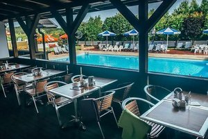 Restaurant/ Pool