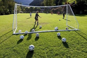 Fußballplatz vor der Unterkunft Pressmind Bild-ID : 2099364