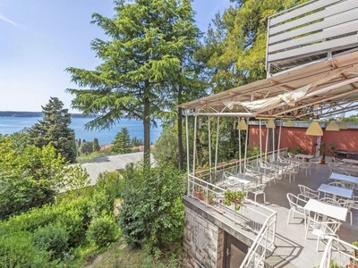 2* Maestral Residence