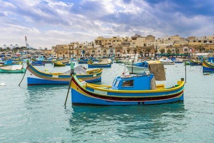 Marsaxlokk mit bunten Luzzus – malerisches Fischerdorf auf Malta