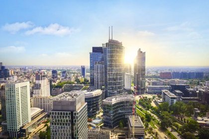 Stadtpanorama von Warschau – moderne Skyline als Ziel für Schulreisen