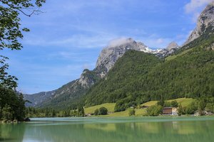 Blick auf den Hintersee mit Bergen Pressmind Bild-ID : 859808