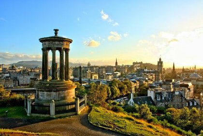 Atemberaubender Blick über Edinburgh – ideales Ziel für Ihre nächste Schulreise
