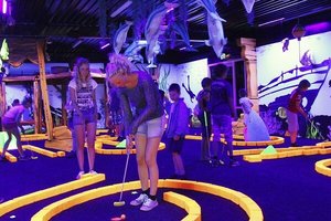 Glow-in-the-dark-Minigolf Pressmind Bild-ID : 3977350
