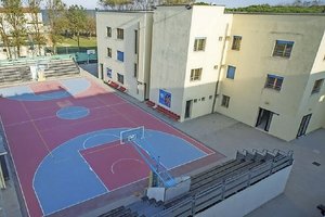 Basketballfeld am Haus Pressmind Bild-ID : 1404111
