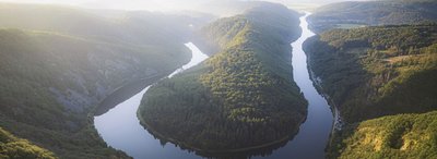 Klassenfahrt Saarland: Die beeindruckende Saarschleife bei Mettlach als Ausflugsziel entdecken. Klassenfahrten Saarland