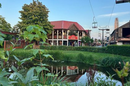Howdy - Eine ganze Schule fährt für eine Woche in den Freizeitpark