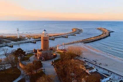 Luftaufnahme von Kolberg an der polnischen Ostsee – Ziel für Klassenfahrten