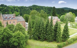 Ensemble aus Stiftskirche und Villa Pressmind Bild-ID : 2273968