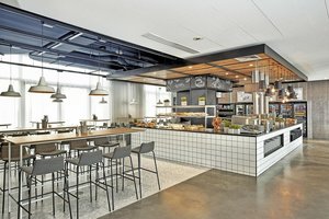 Frischeinsel mit Frontcooking und Shop-Angebot Pressmind Bild-ID : 1284372