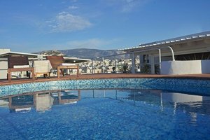 Dachterrasse mit Pool & Bar